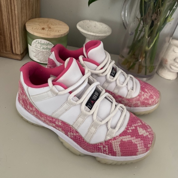 Jordan air 11s low pink snake skin - Picture 3 of 4